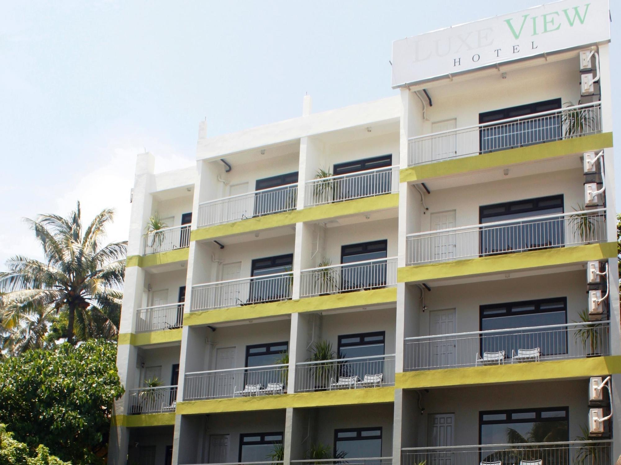 Luxeview Hotel Balabag  Exterior photo