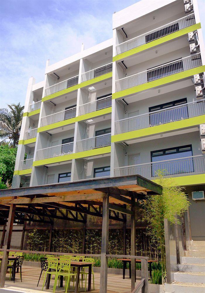 Luxeview Hotel Balabag  Exterior photo