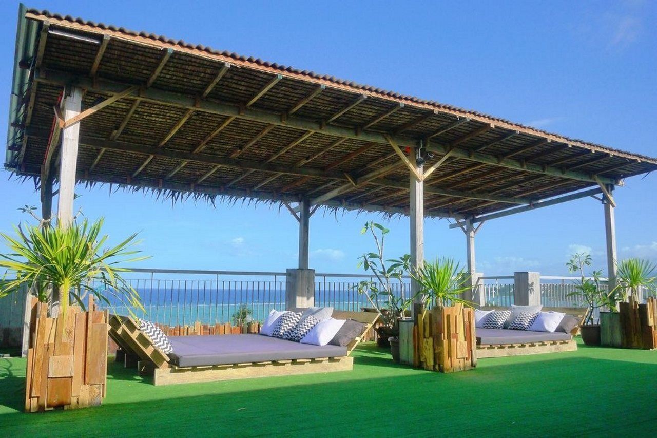 Luxeview Hotel Balabag  Exterior photo