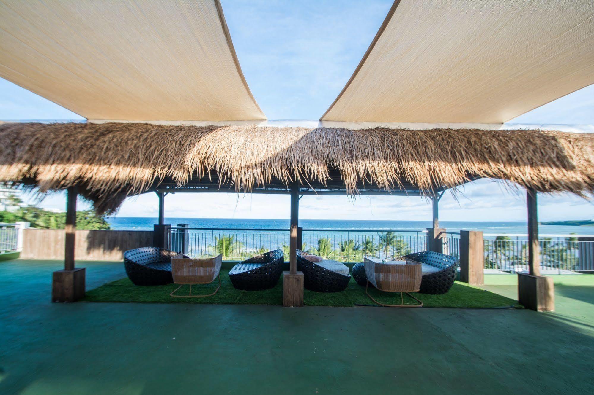 Luxeview Hotel Balabag  Exterior photo